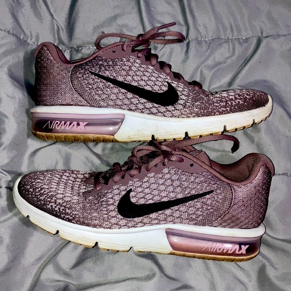 Nike women’s sneakers ❤️